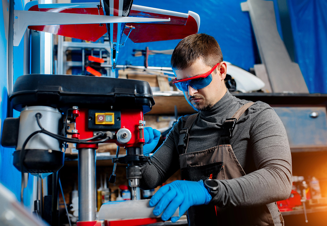 Why Laser-Blocking Roller Blinds Are Essential For Laboratory Safety
